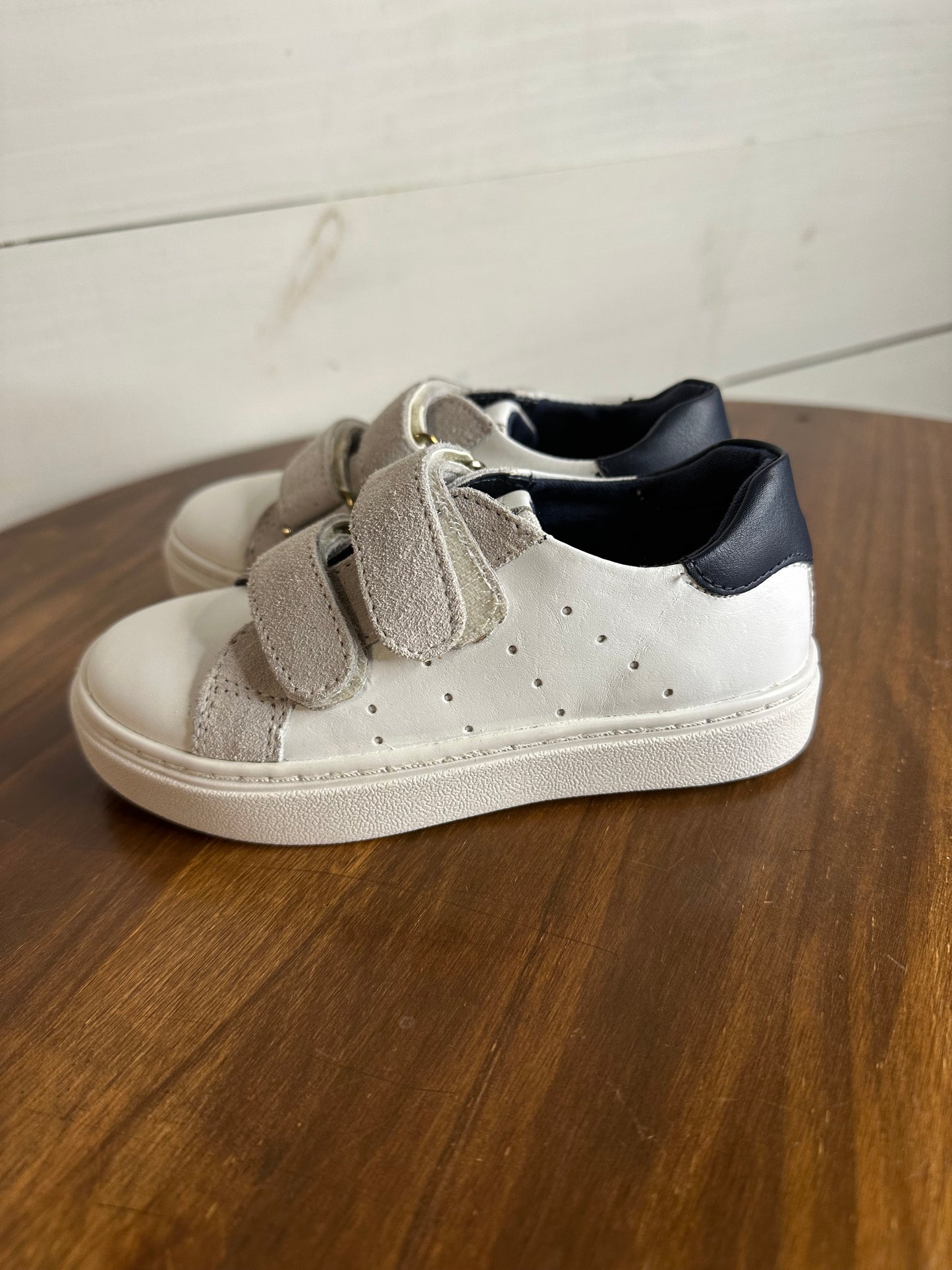 9.5 Geox Respira White & Navy Casual Sneaker