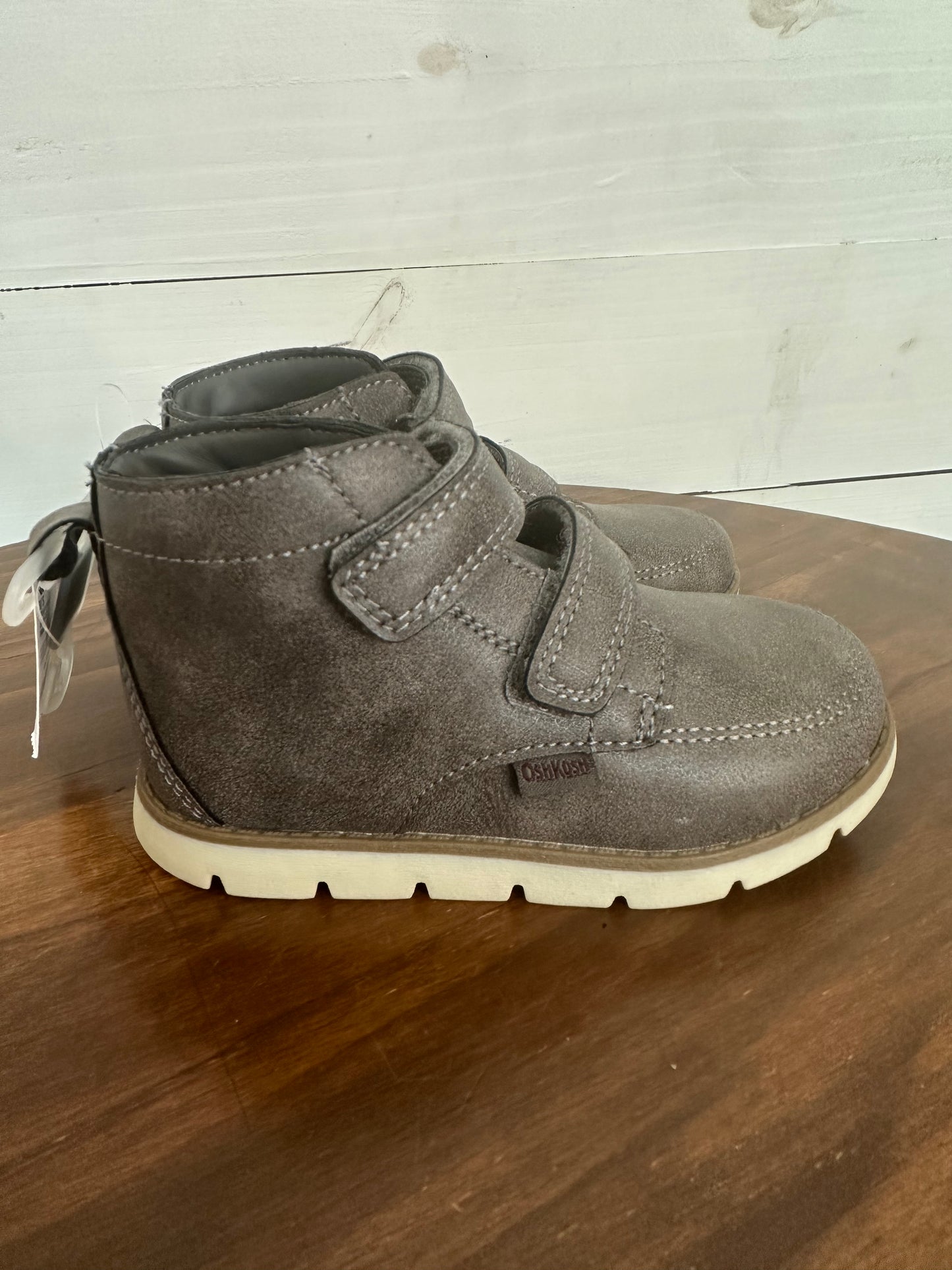 Oshkosh Bgosh Boys Shoes - Size 9 - NWT
