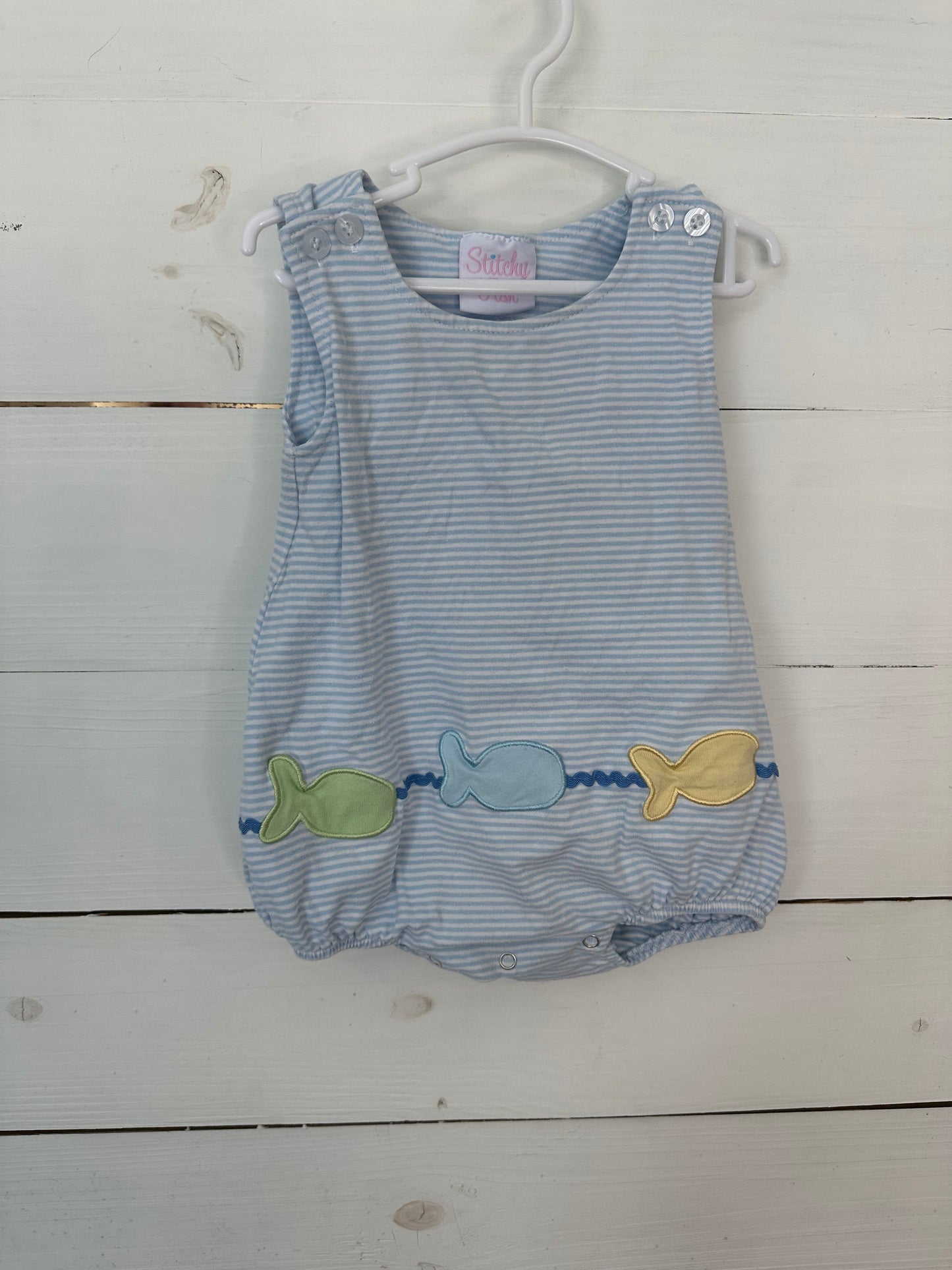 9M - Stichy Fish Blue & White Fish Bubble