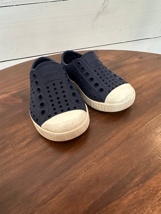 SIZE   6 NAVY BLUE NATIVES