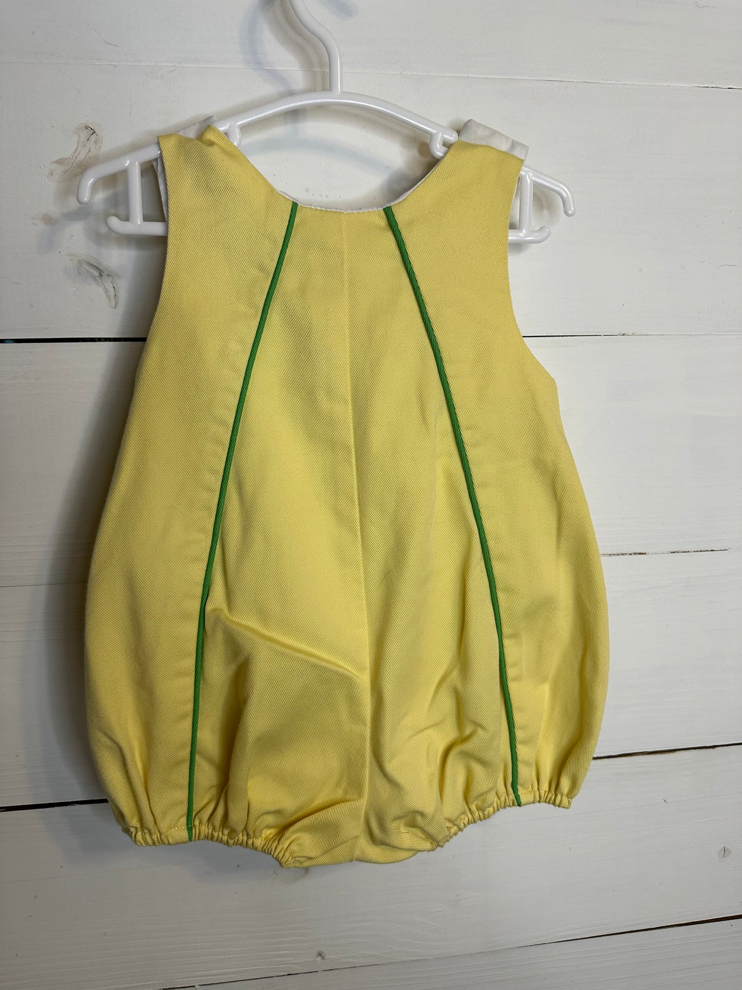 9M - Little English Yellow Bubble with Green Piping
