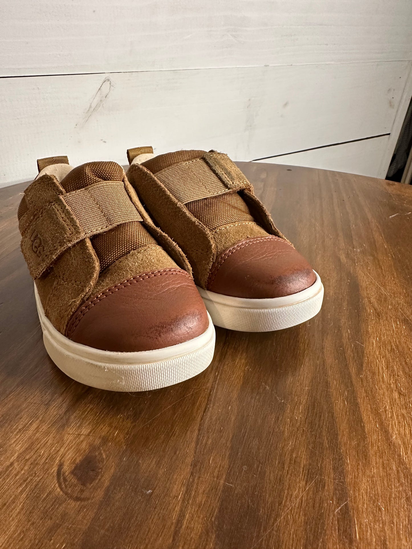 9 - Ugg Brown Casual Sneakers