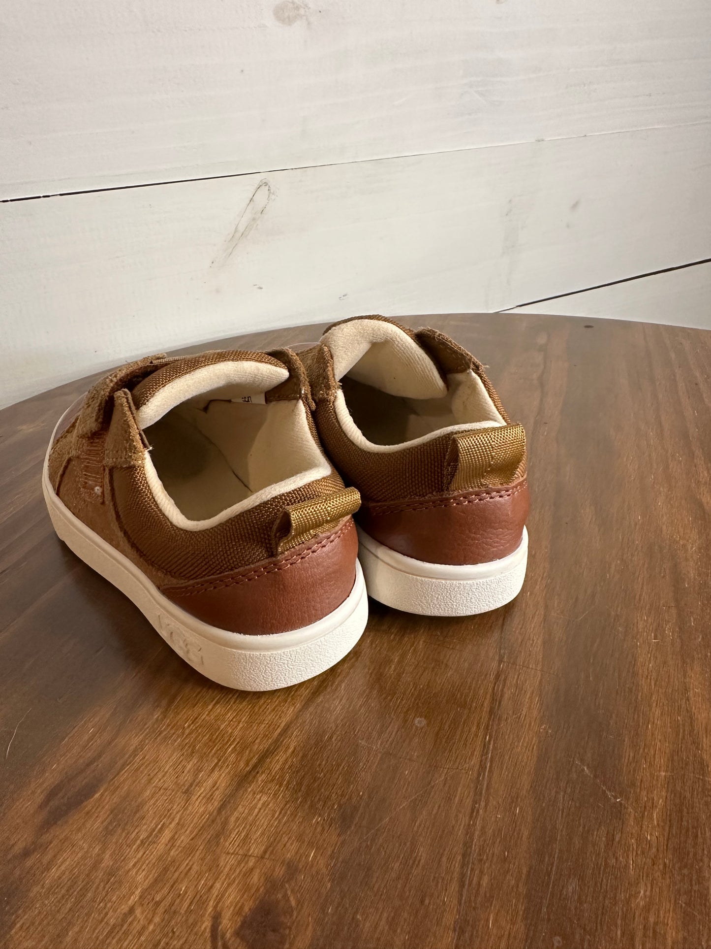 9 - Ugg Brown Casual Sneakers